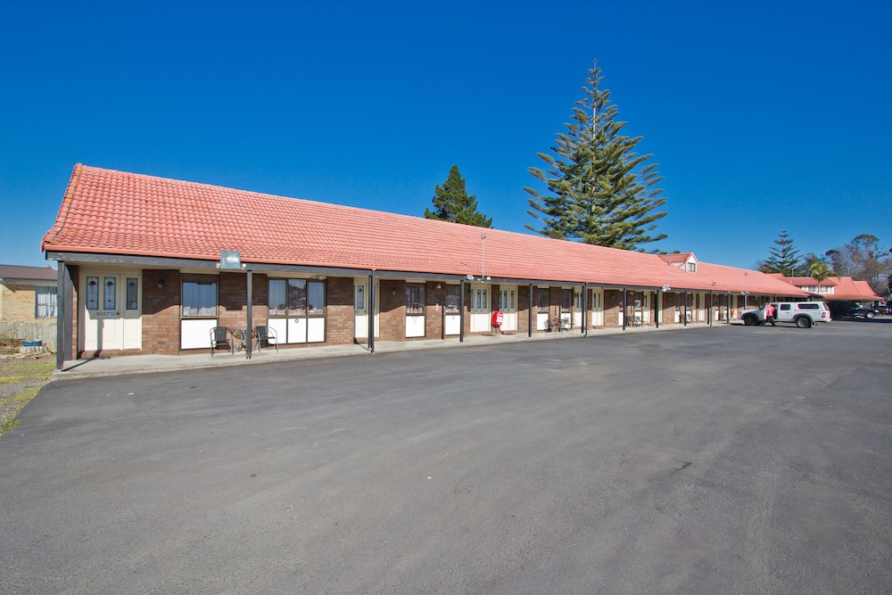 Airport Manor Inn 6/66