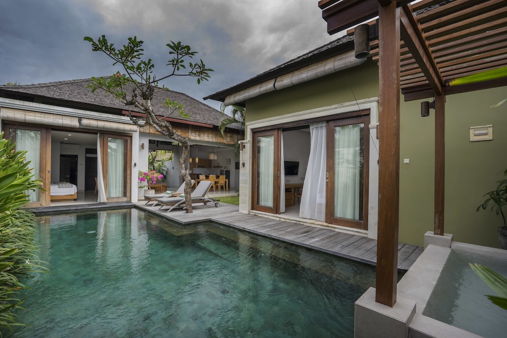 PRADHA VILLAS SEMINYAK photo3