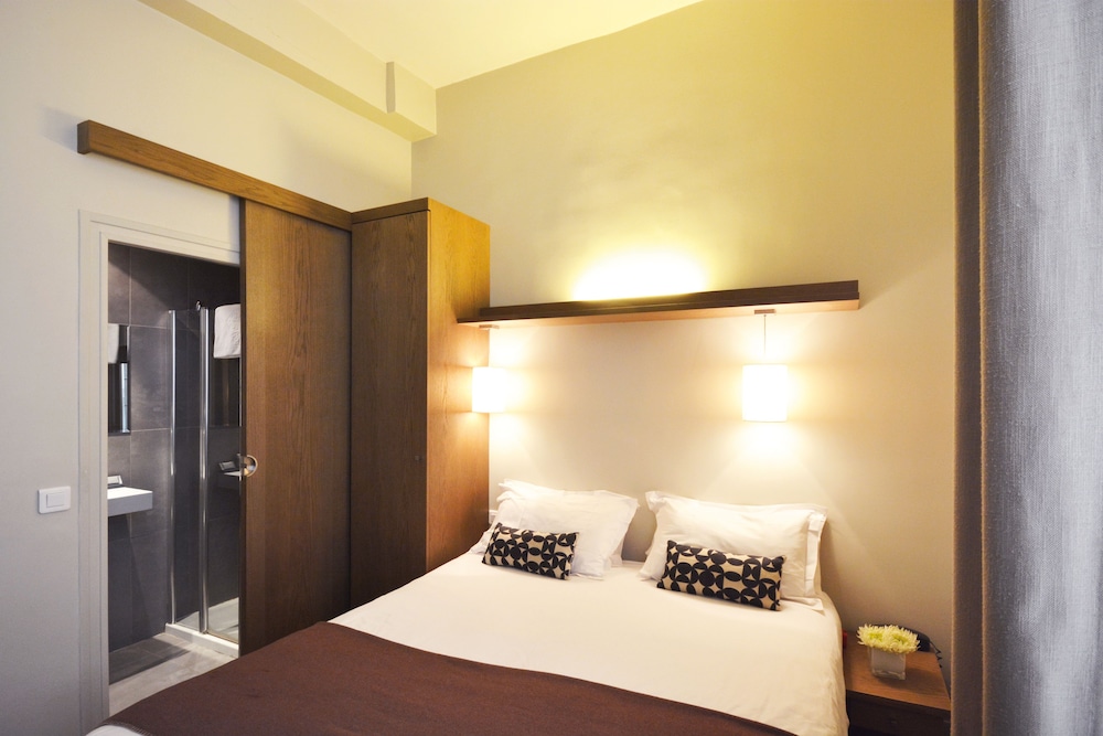 ROOM, SINGLE