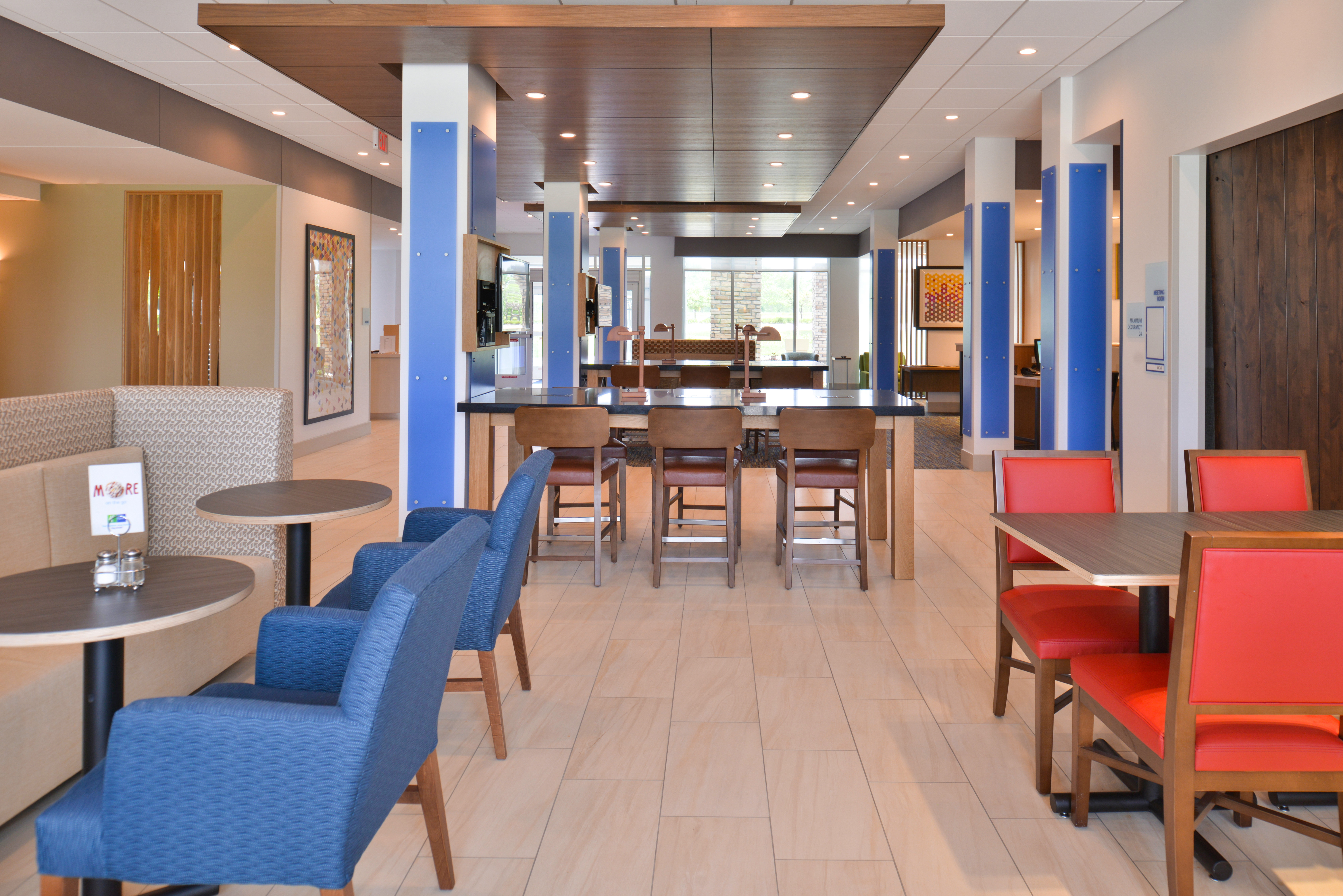 Holiday Inn Express & Suites OMAHA AIRPORT 51/64