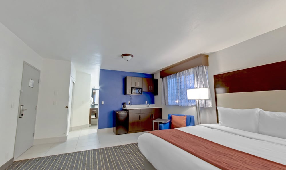 Comfort Inn and Suites Tigard near Washington Square 19/35