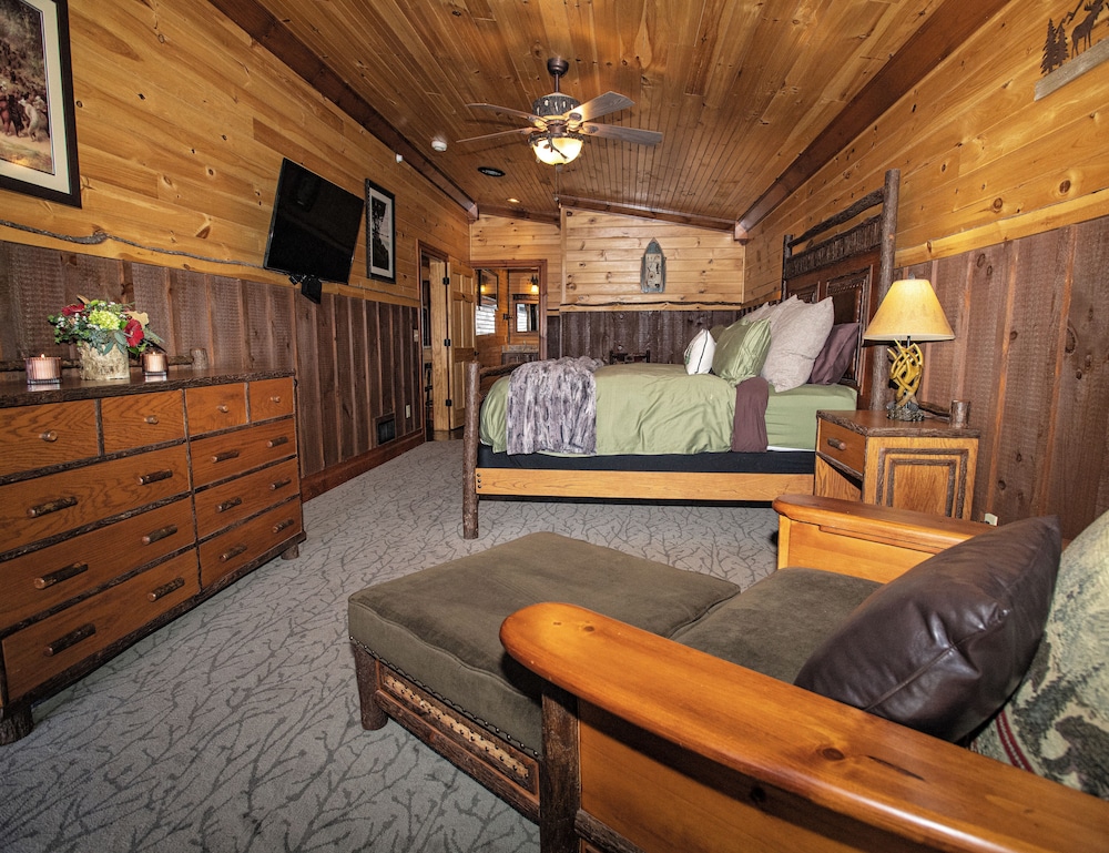 The Lodges at Cresthaven 14/60
