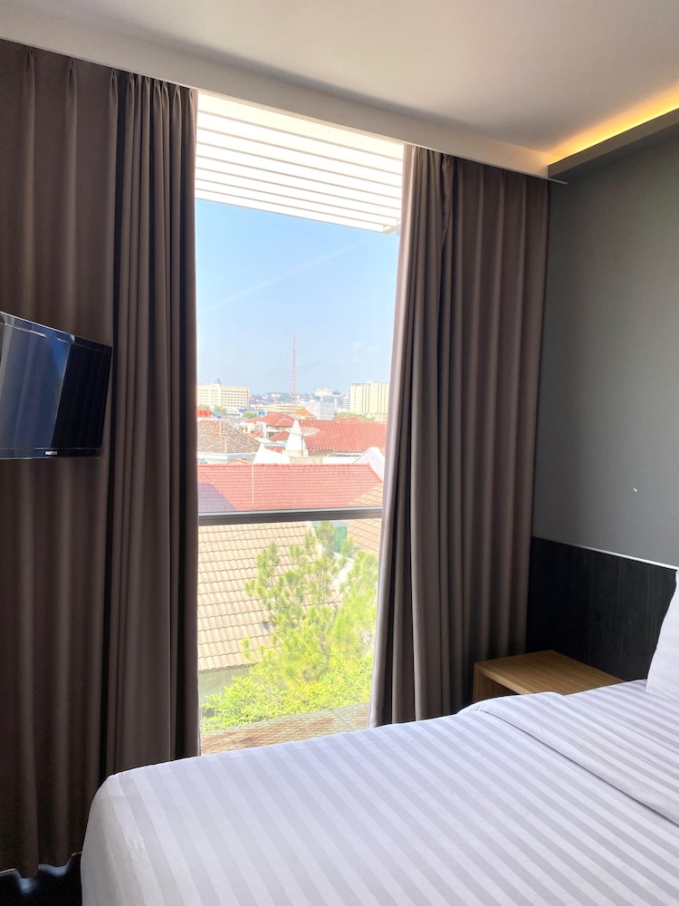 2 BEDROOMS, DELUXE, TWIN BEDS, CITY VIEW