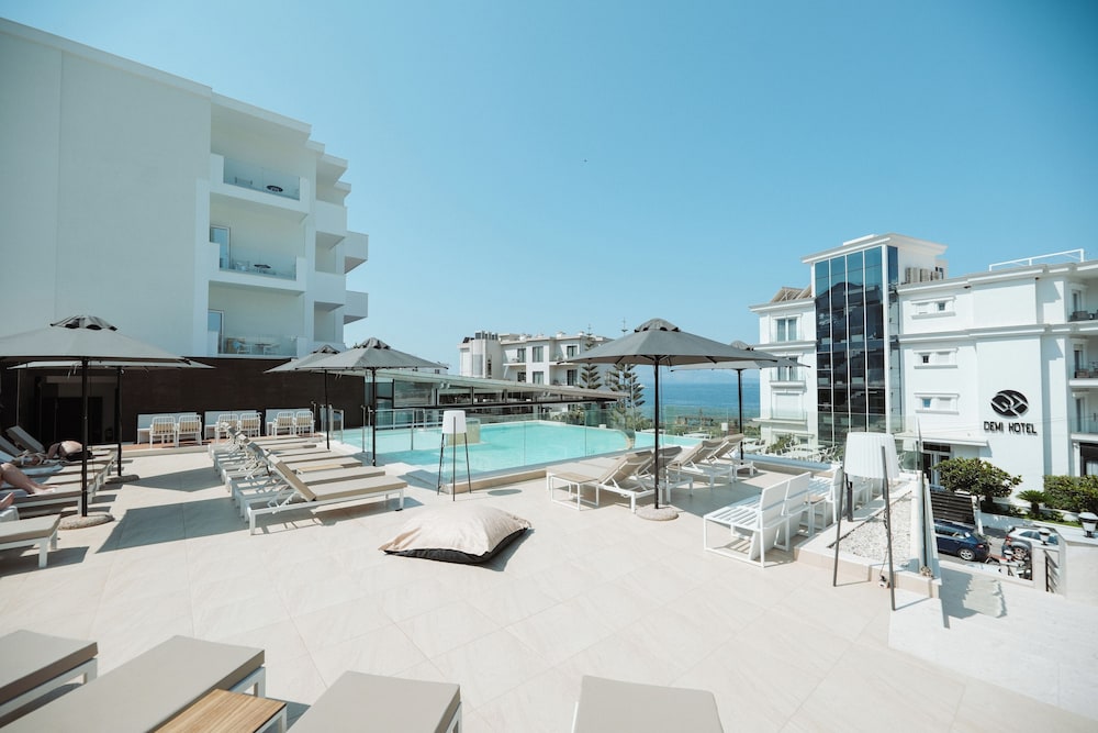Agimi And S Hotel 50/55