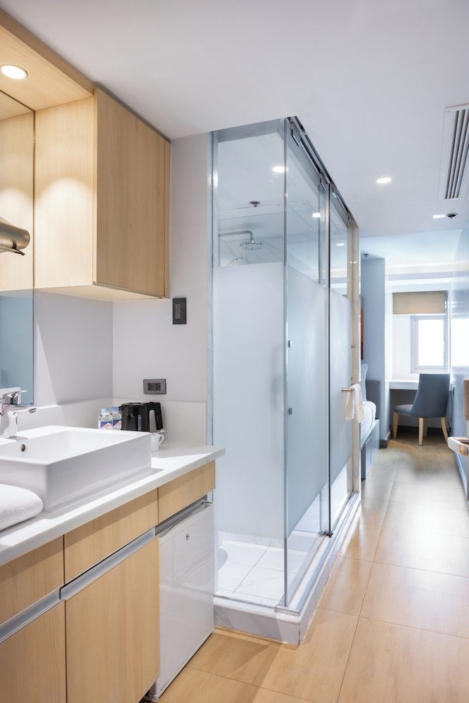 The Mini Suites - Eton Tower Makati 61/63