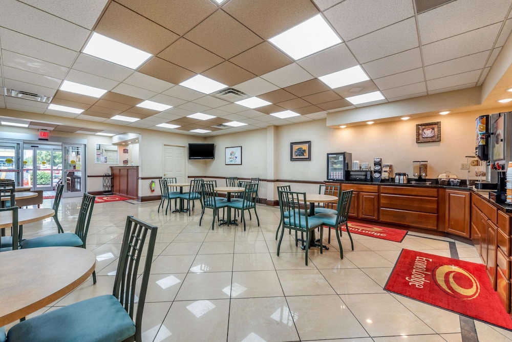 Econo Lodge Louisville Downtown 39/44