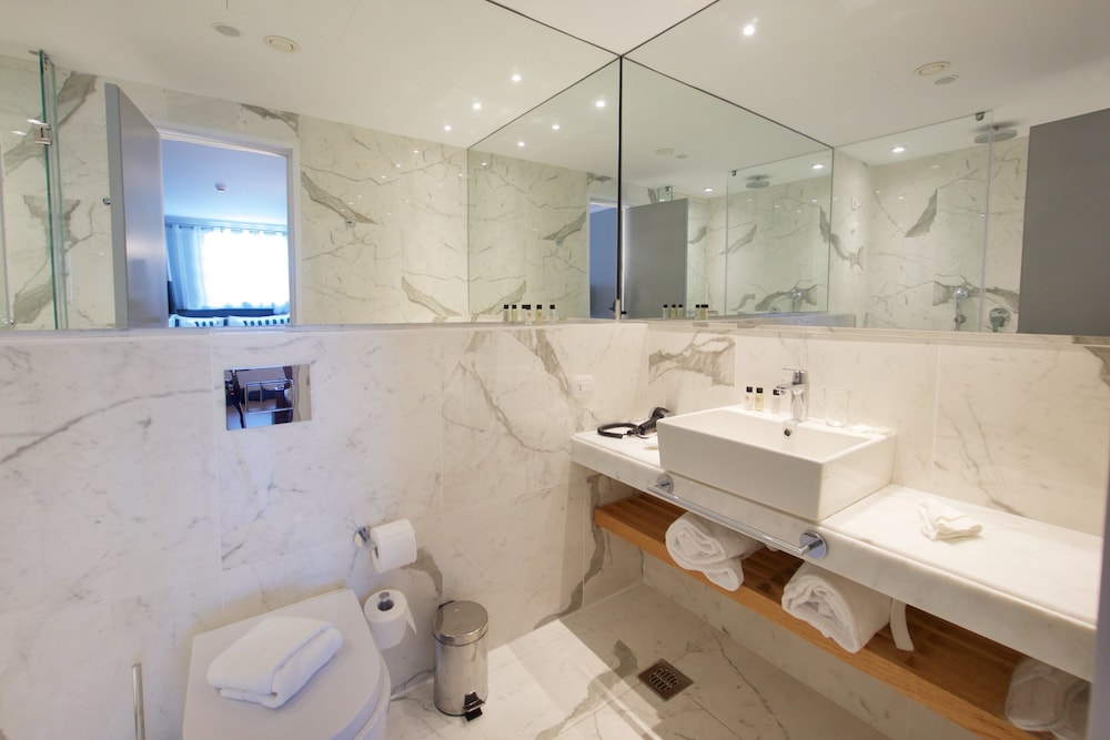 Aenos Hotel 22/62