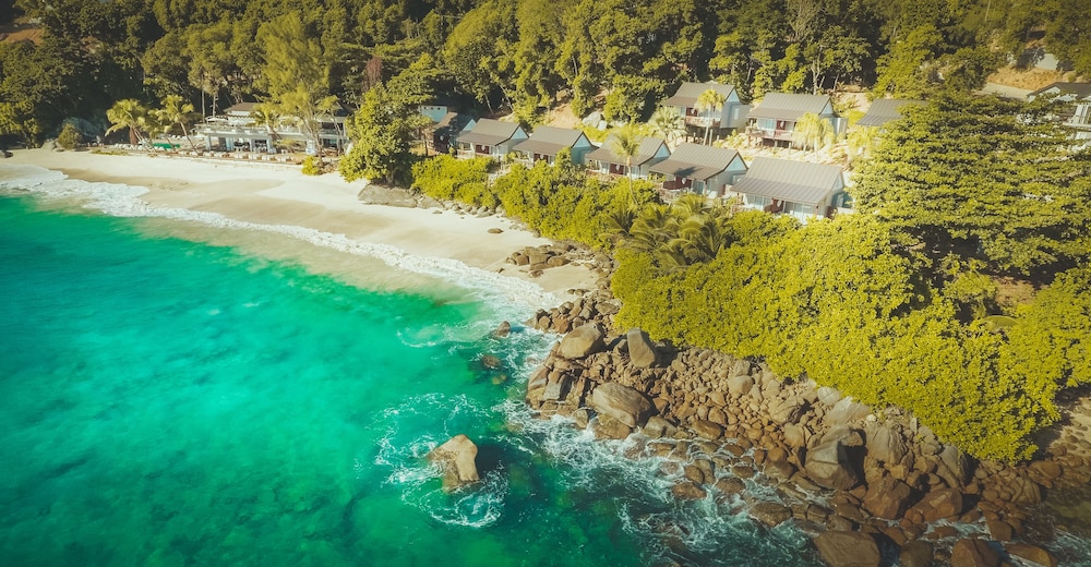 Carana Beach Hotel 65/68