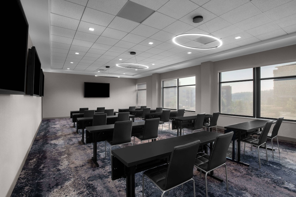 AC Hotel by Marriott Pittsburgh Southpointe 29/37