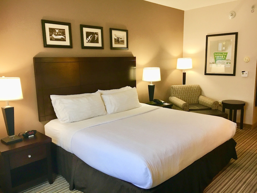 Holiday Inn Louisville Airport - Fair/Expo 19/57