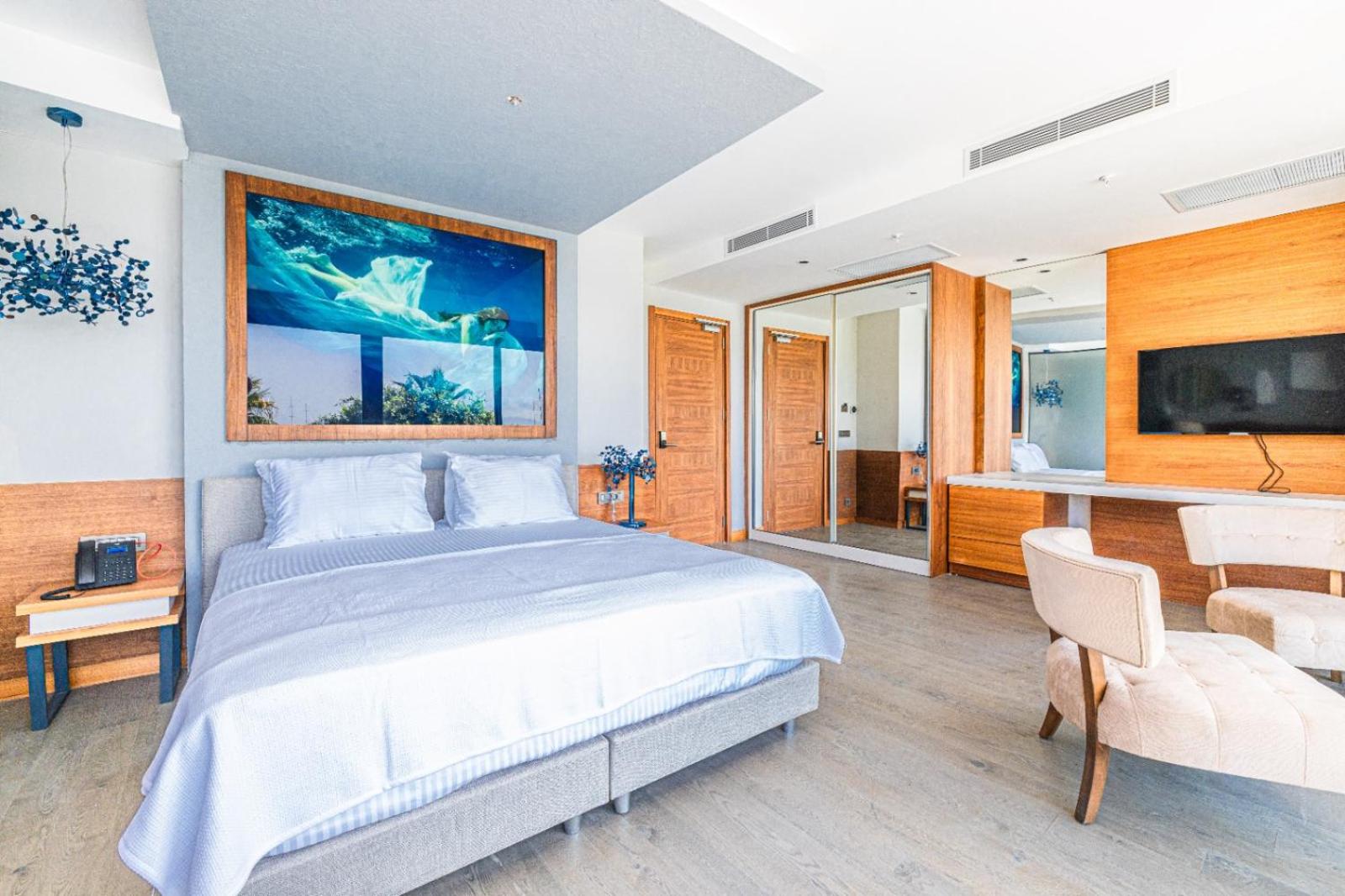 Deluxe, Suite, King Bed