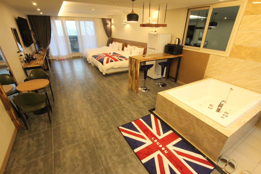 Nova Hotel 24/32