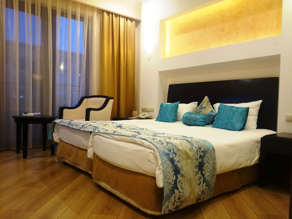 The Crown Hotel 3/50