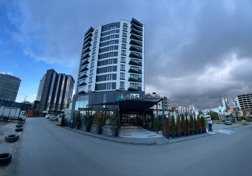 ALESHA SUITE HOTEL 33/39