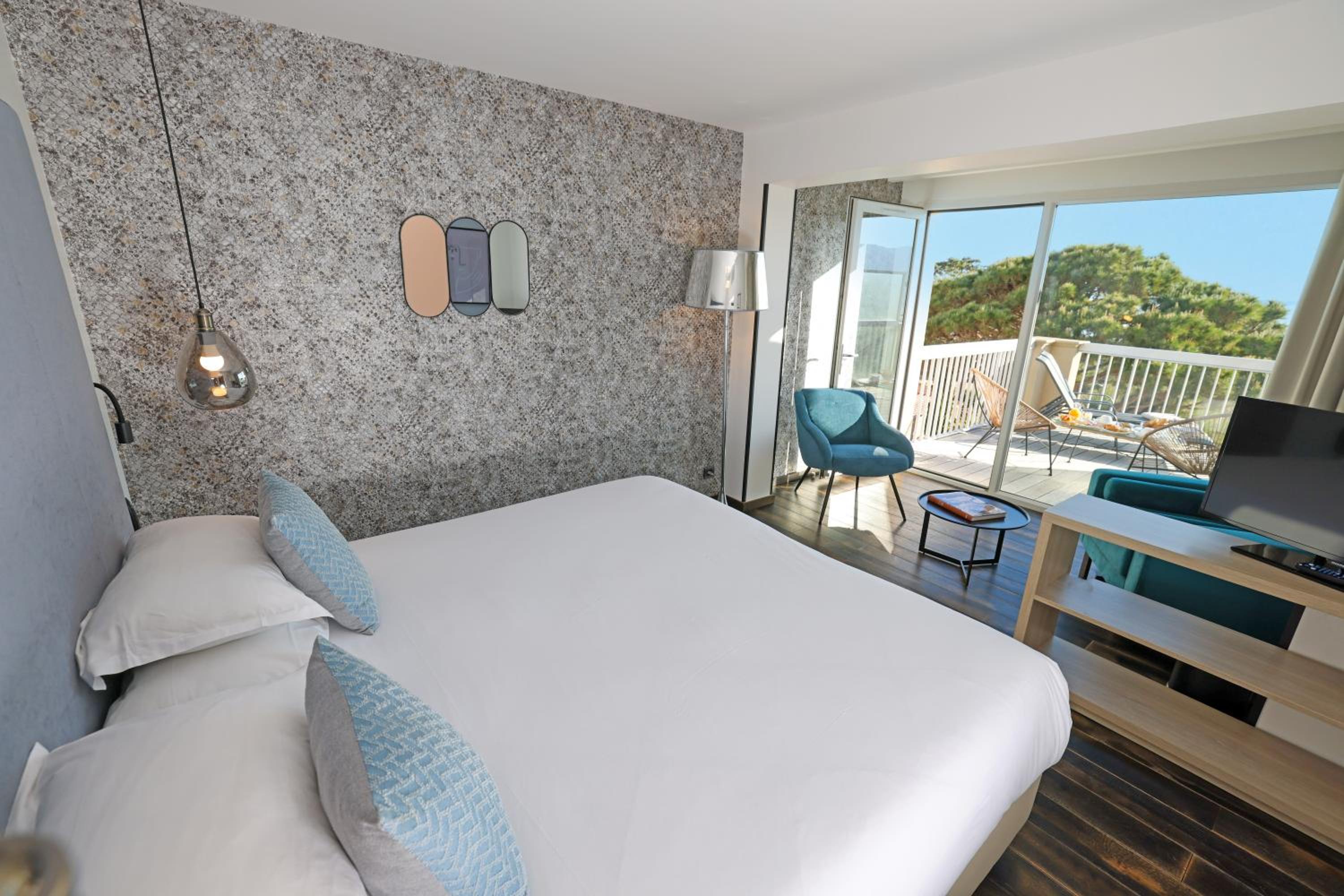Superior, Double Bed, Sea Side, on the Side