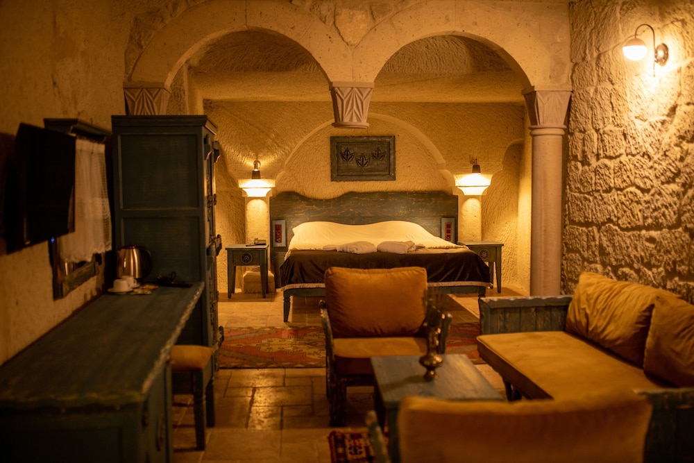Pome Granate Cave Hotel 11/20
