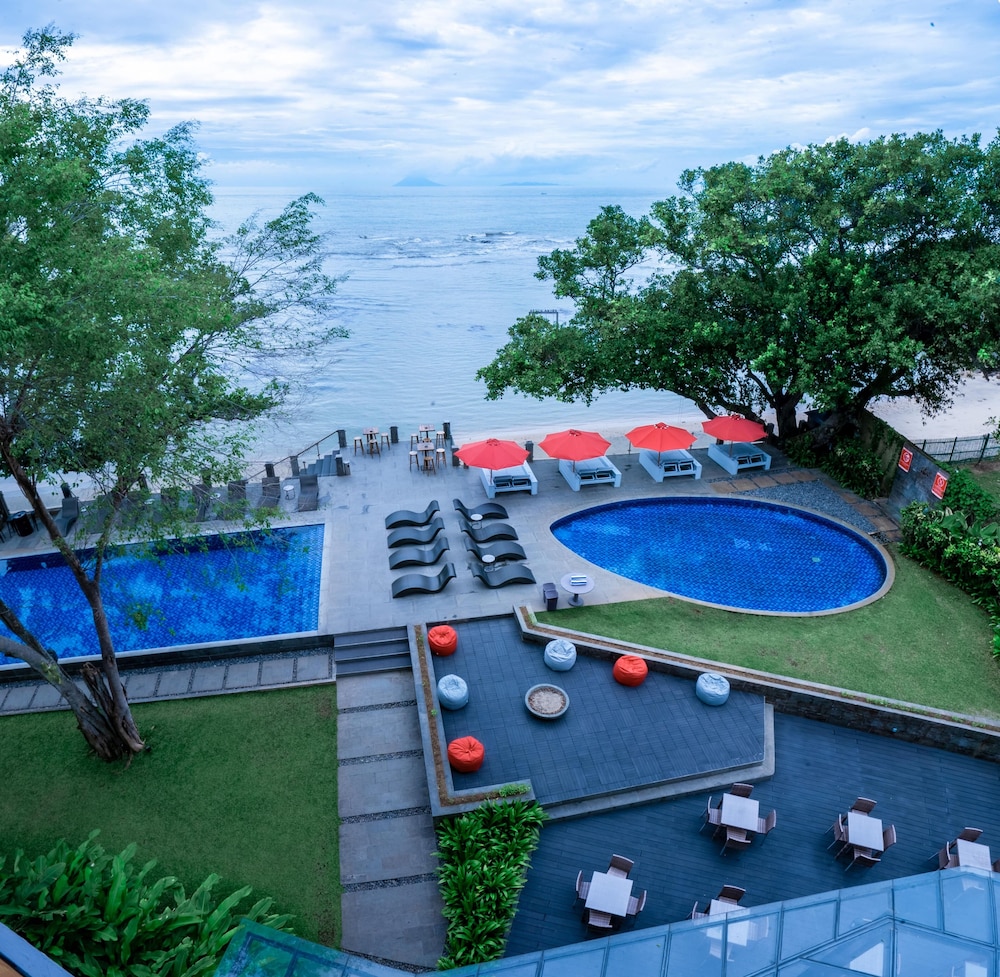 Aston Anyer Beach Hotel 44/50