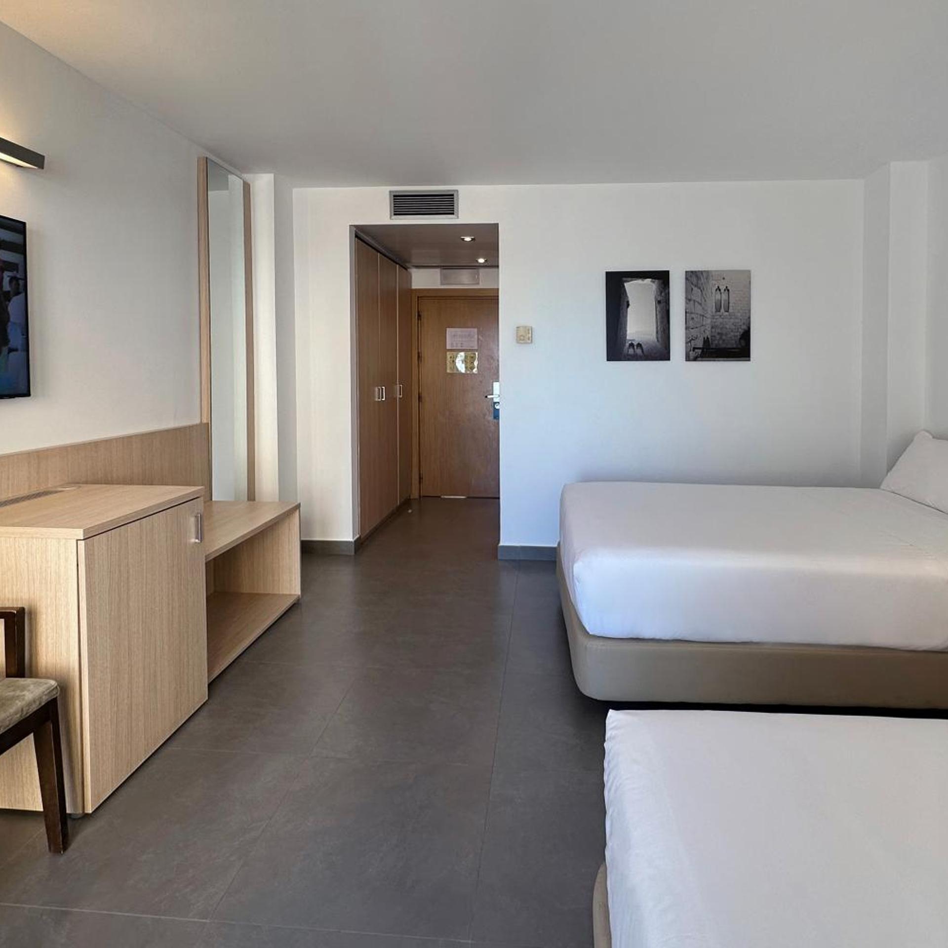 غرفة ثلاثية، Acuazul Hotel 7/10