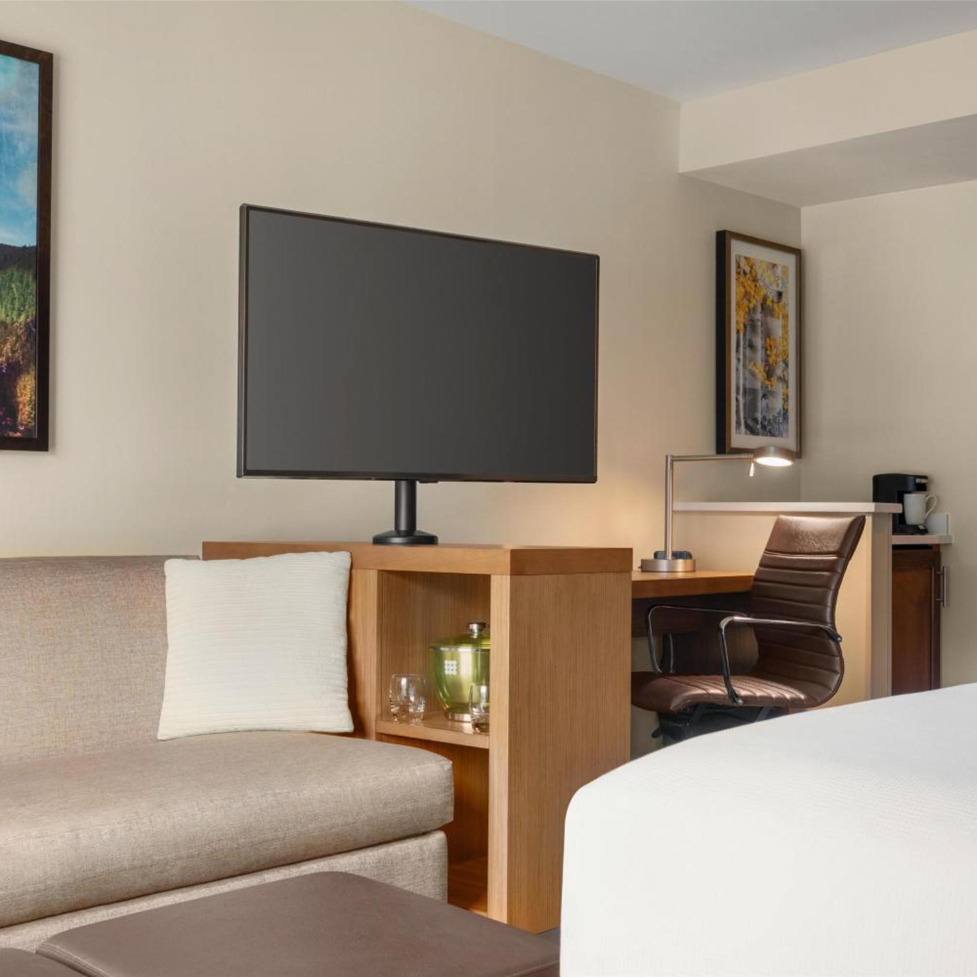 Room, King Bed, Mountain View, Sofa, Hyatt Place Keystone 5/6