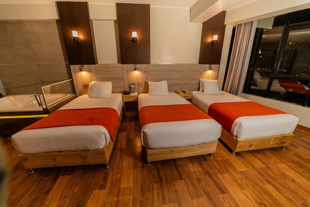 HOTEL POLO SANTA MONICA 5/19