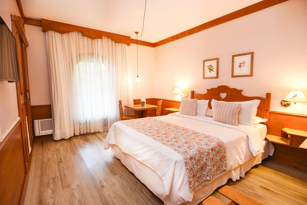 DELUXE, DOUBLE BED, BALCONY