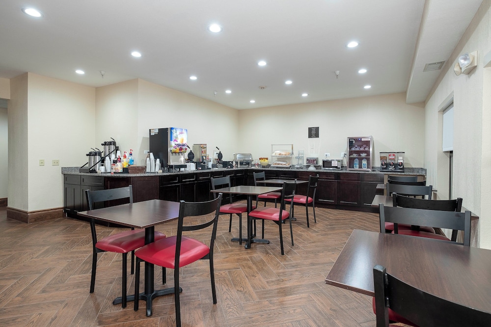 Econo Lodge Inn & Suites Monee 41/59