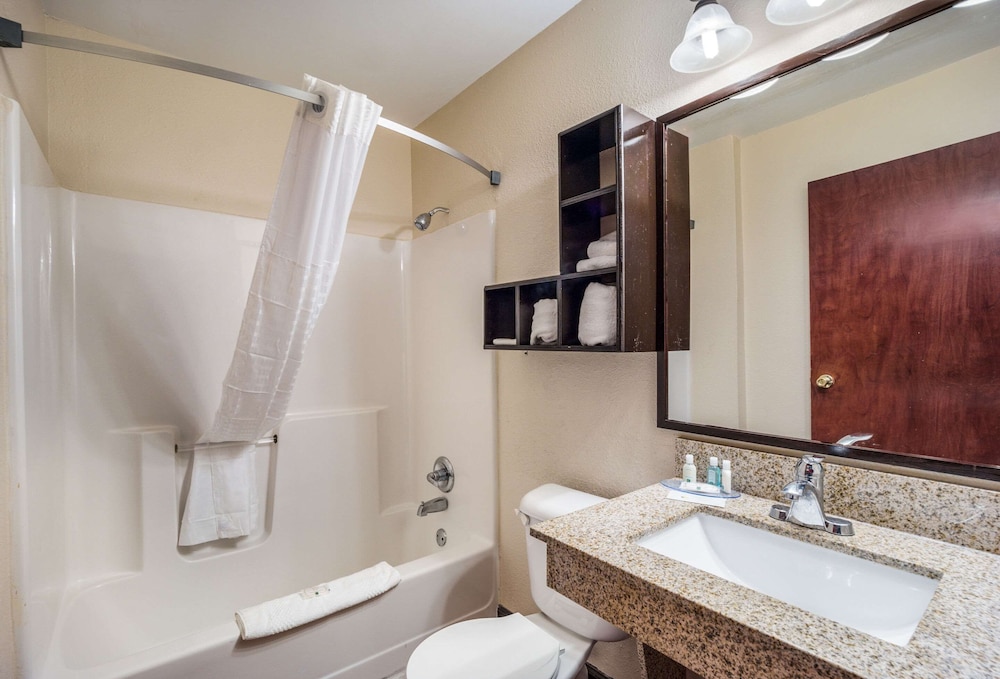 Quality Inn & Suites Augusta Fort Gordon Area 12/44