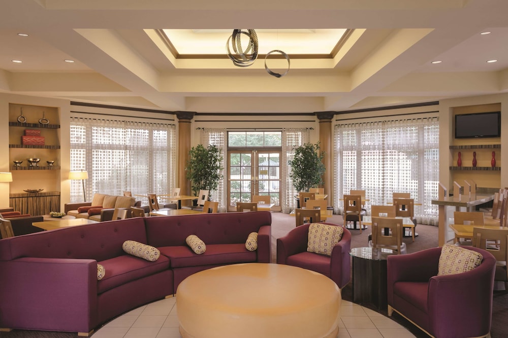 La Quinta Inn & Suites by Wyndham Atlanta Ballpark/Galleria 42/64