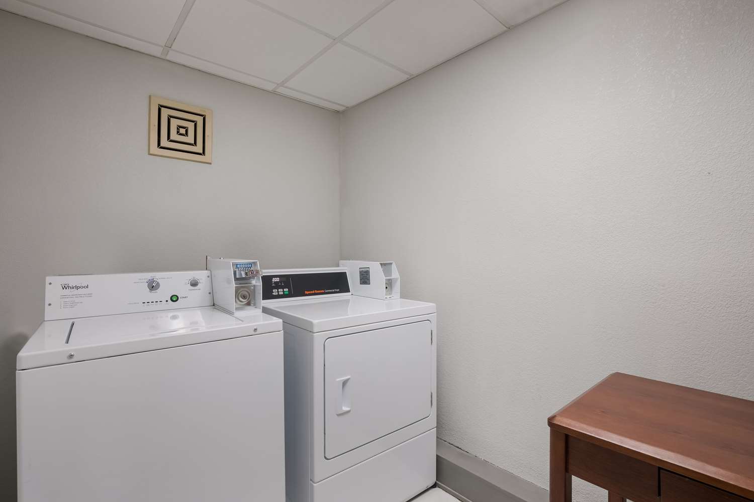 Quality Inn Joliet 10/32