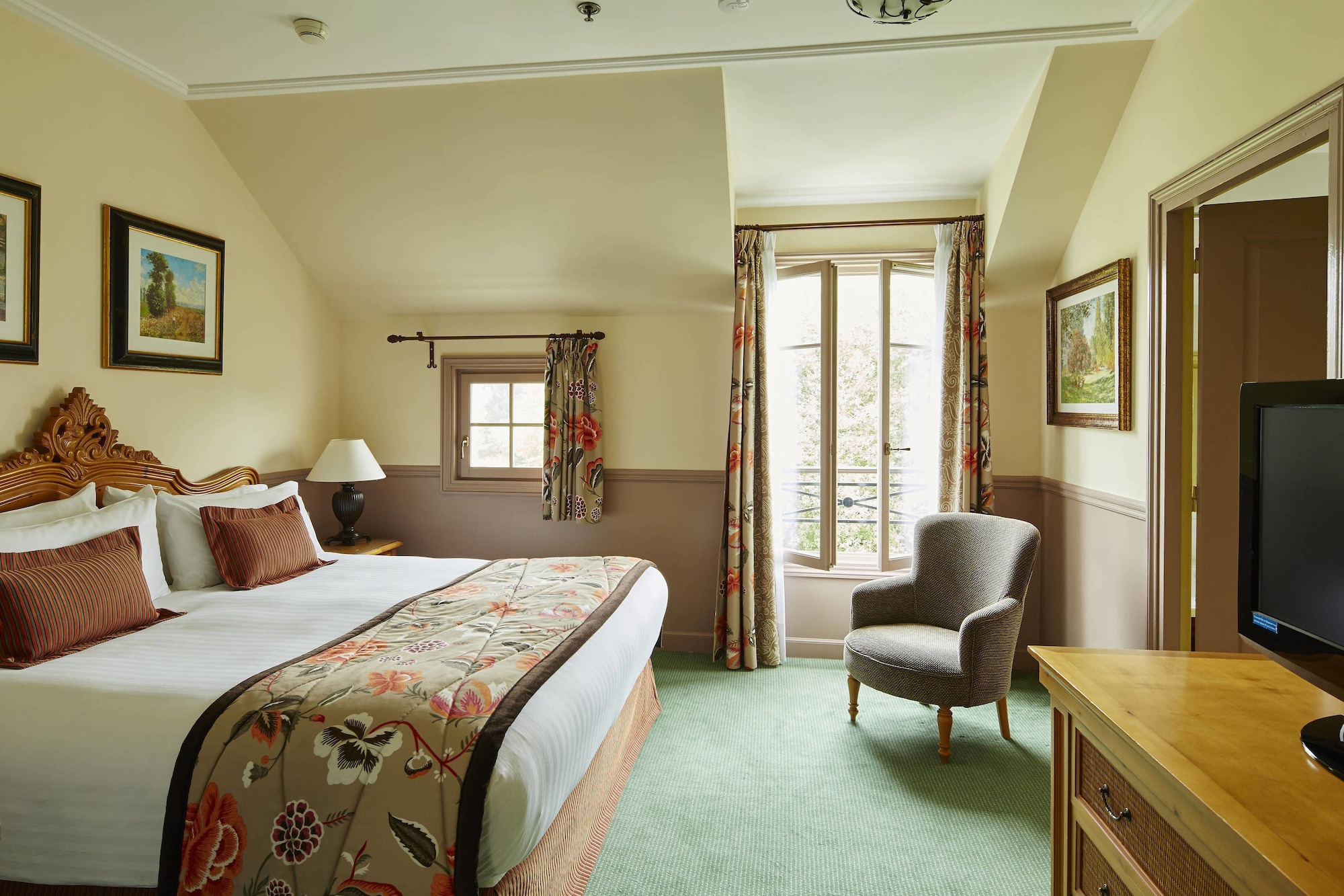 Room at Marriott Village Lle de France, BAILLY-ROMAINVILLIERS