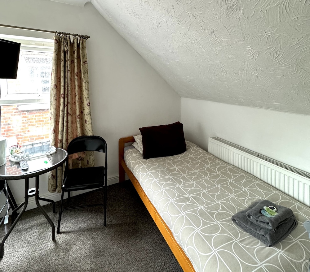 Riverside Hotel Bed and Breakfast 30/48