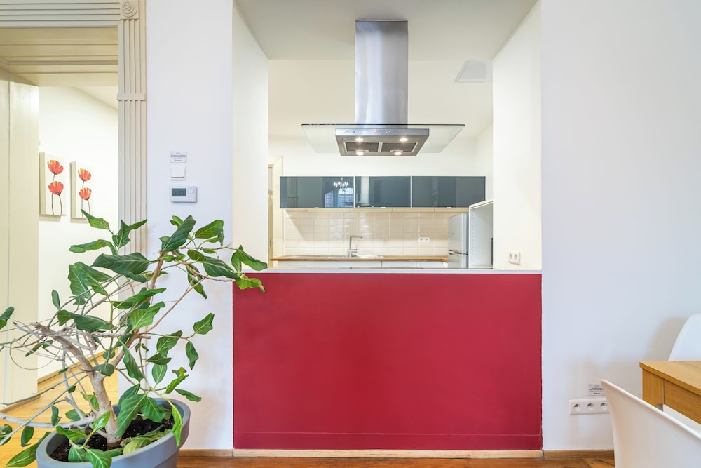 Royal Road Residence 7/50