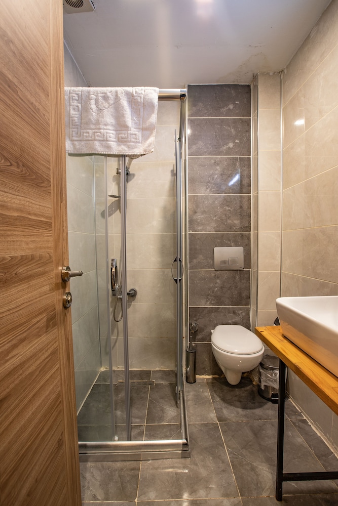 La Pazza Suites 44/50