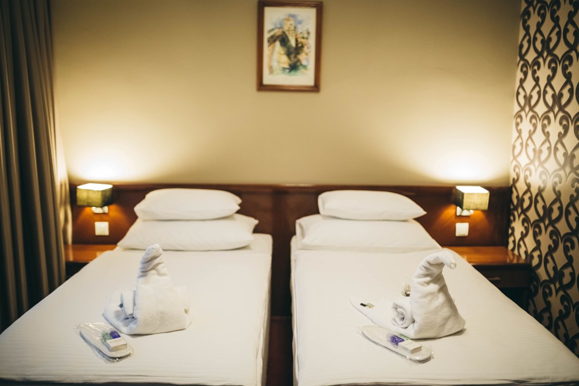 Bristol Hotel 17/50