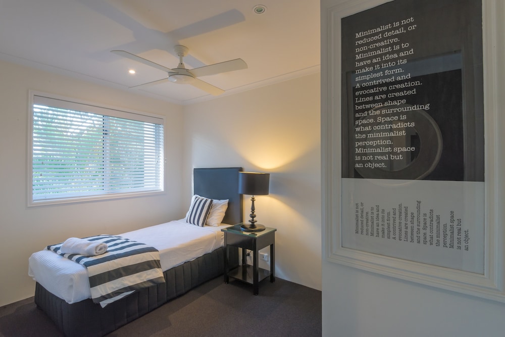 NOOSA OUTRIGGER BEACH RESORT 31/73
