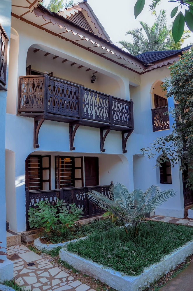 Langi Langi Beach Bungalows photo1