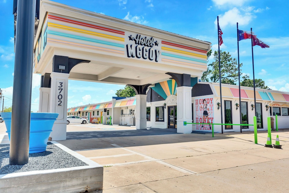 Hotel Mccoy College Station Art Libations Pool Society 41/58