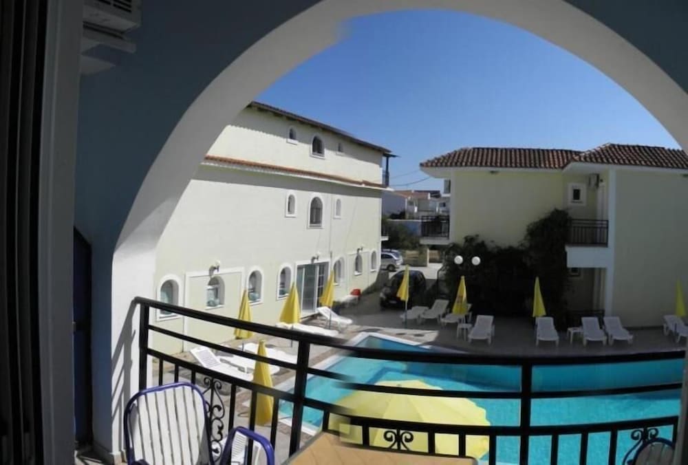 Vossos Hotel Apartments 30/41