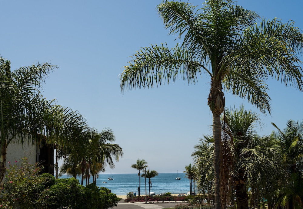 Motel6 Santa Barbara, CA - Beach 33/37