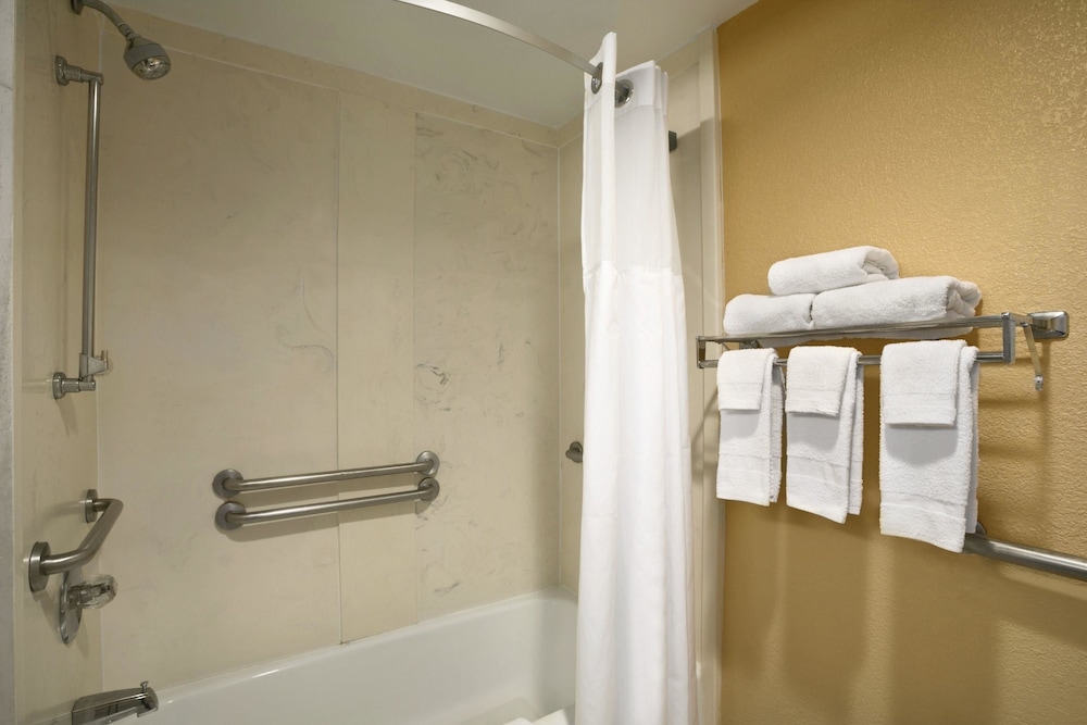 Days Inn by Wyndham Nashville Airport 25/26