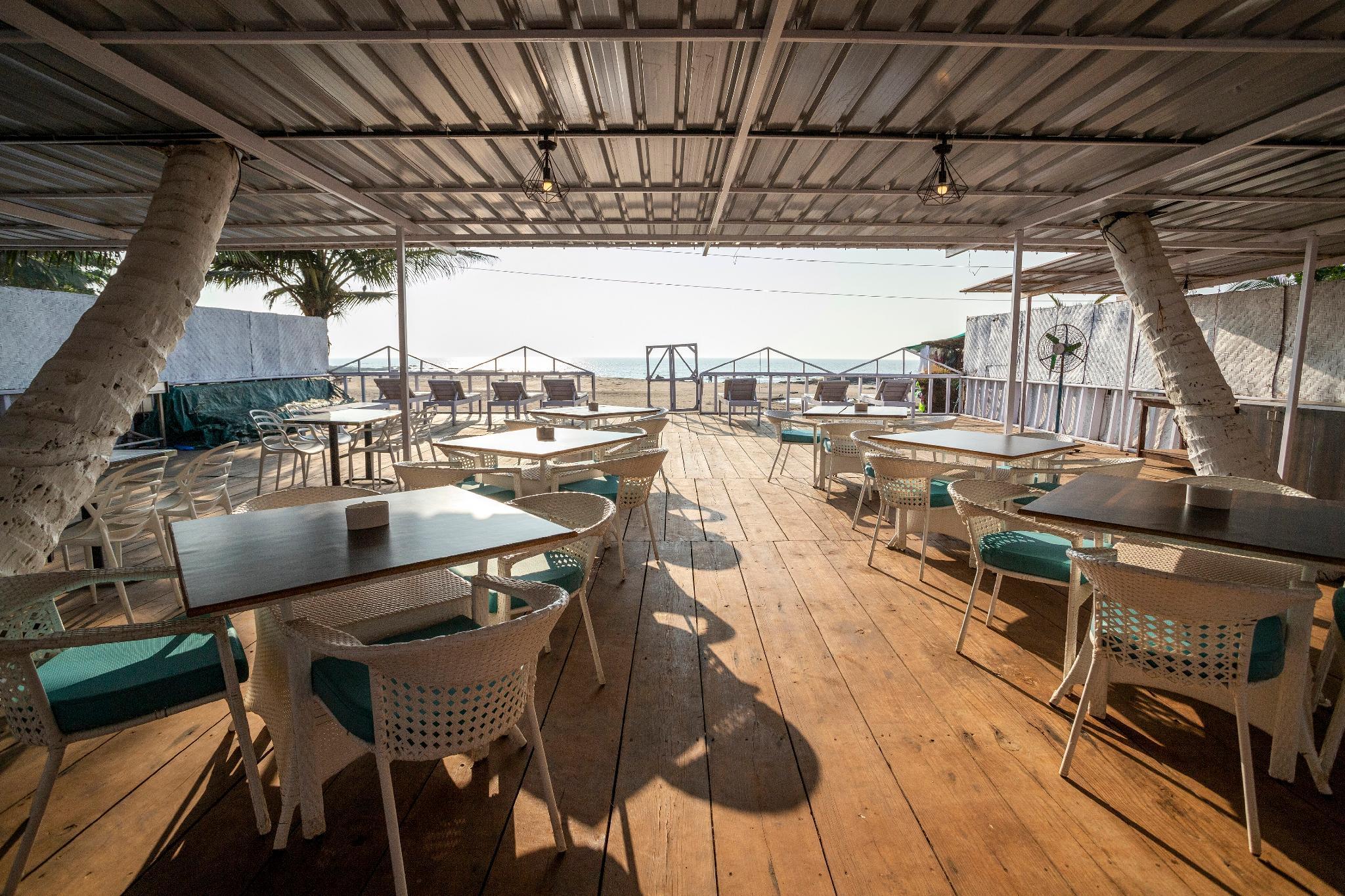 Antares Beach Resort 5/15
