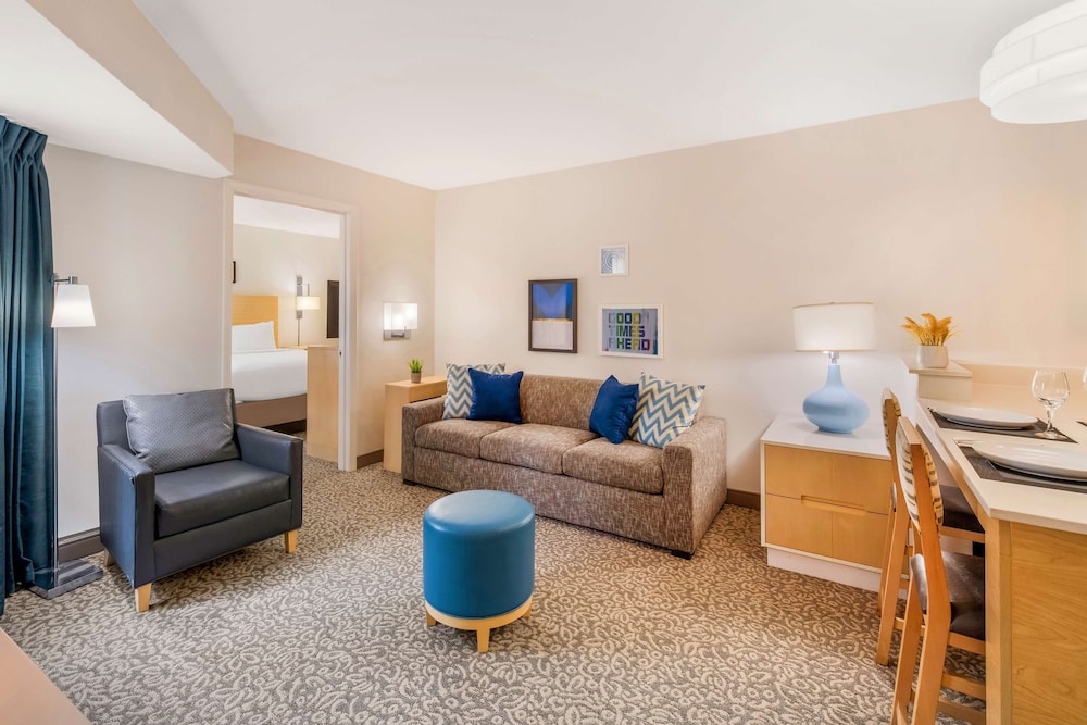 Suites Charlotte Arrowood 23/49