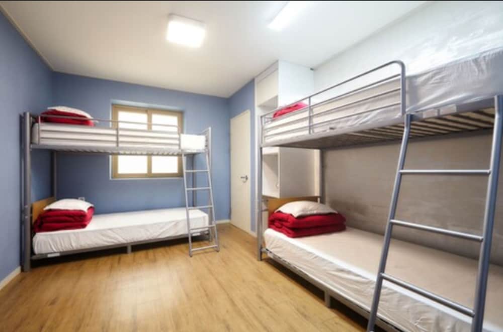 Red Guest House 5/50