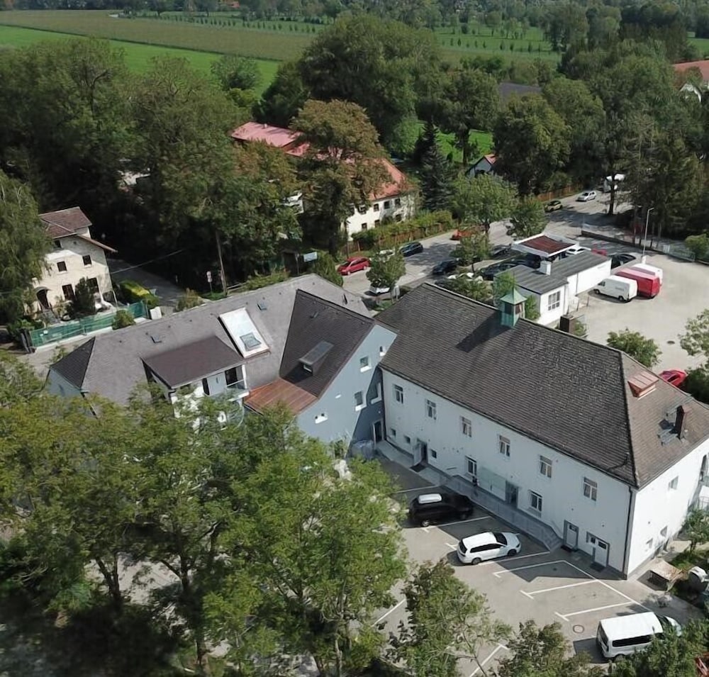 Das Schreder Hotel 1/49