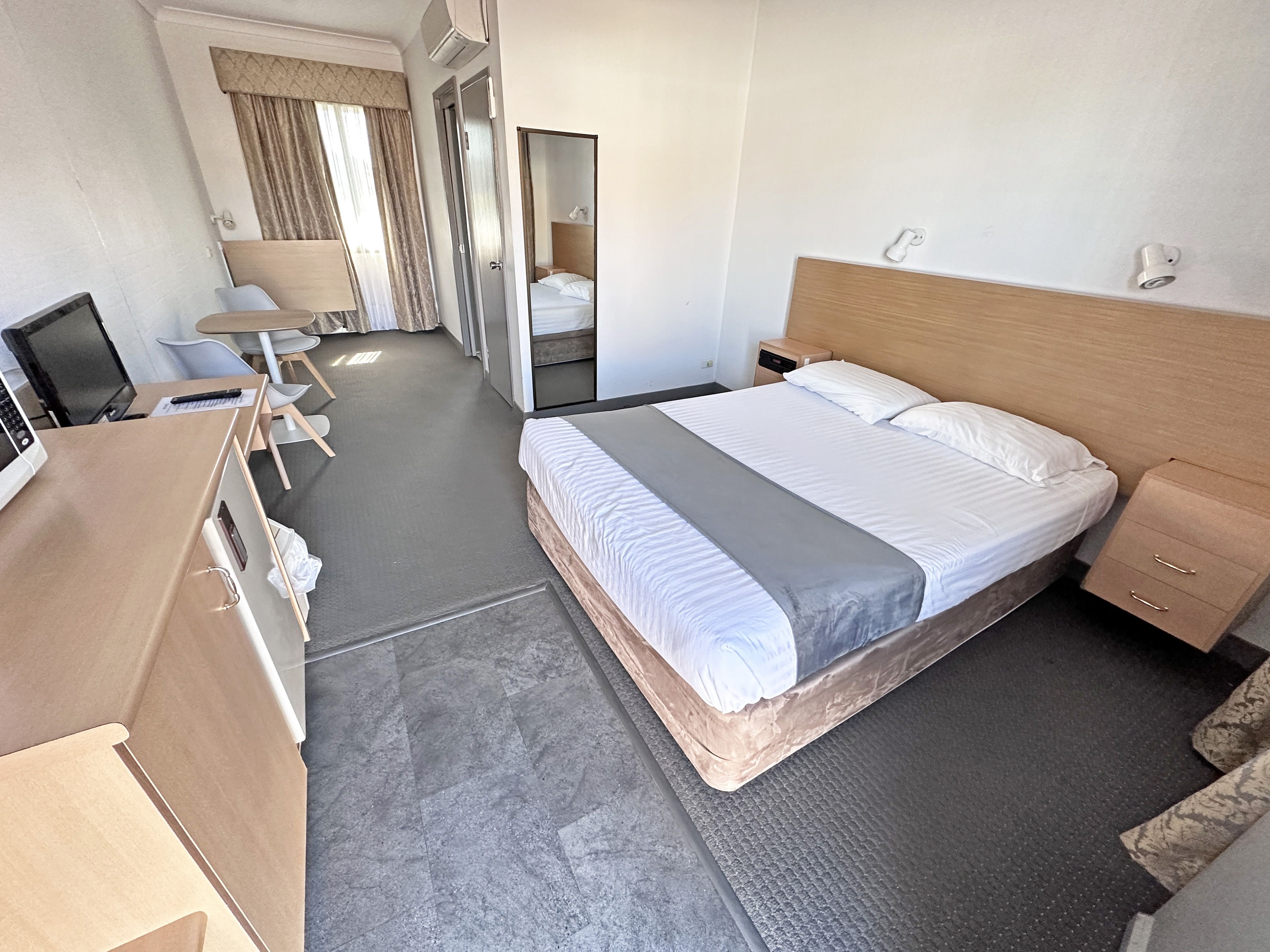 Superior, Queen Bed