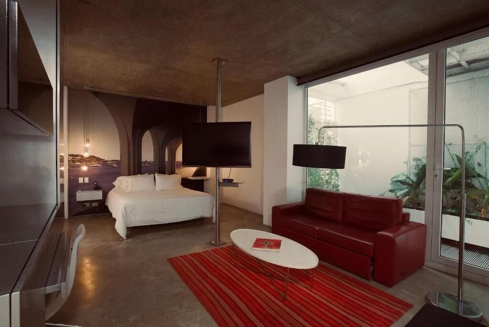 SUITE, KING BED, SOFA