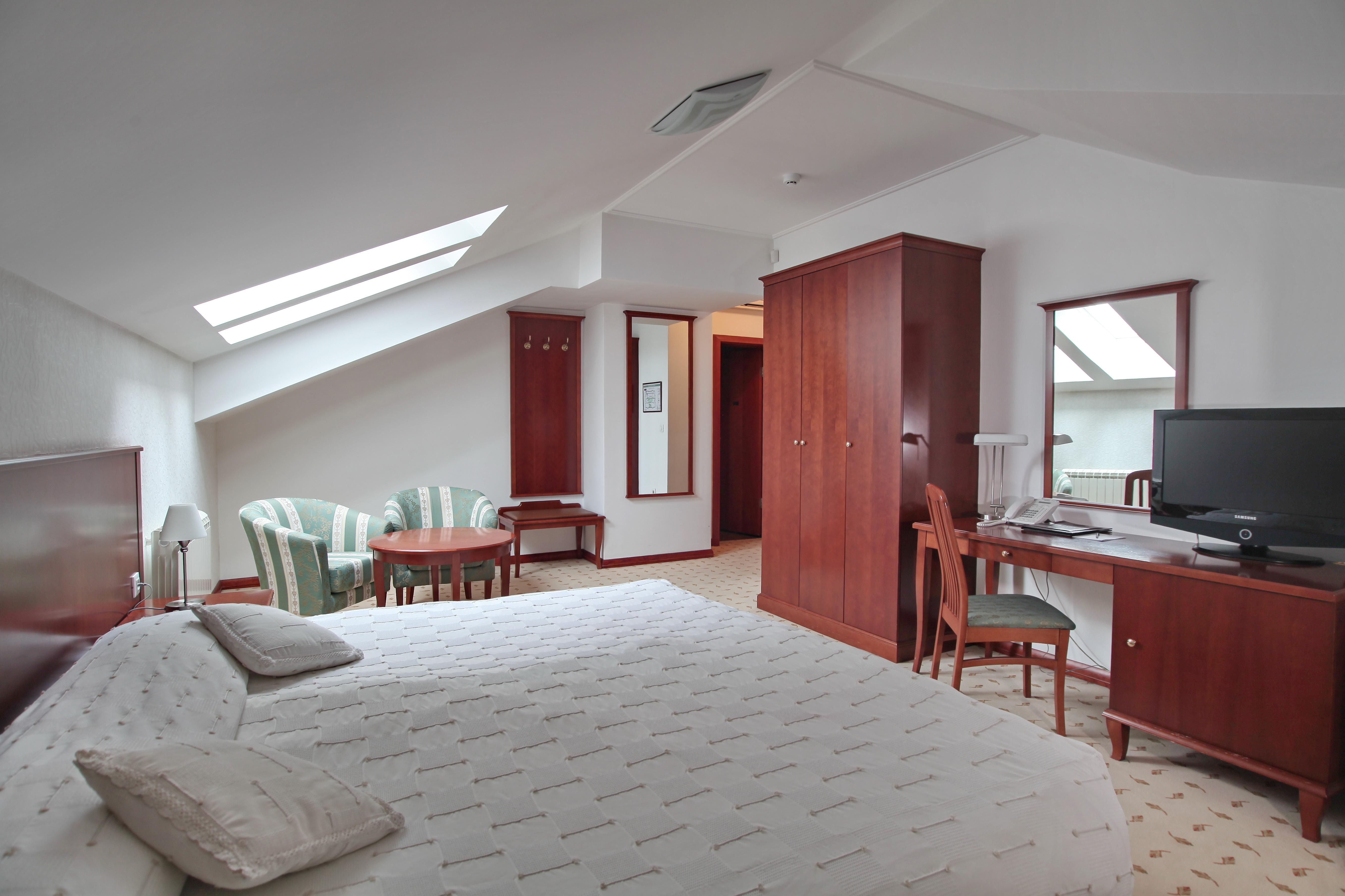 Standard, Single, Double or Twin Bed