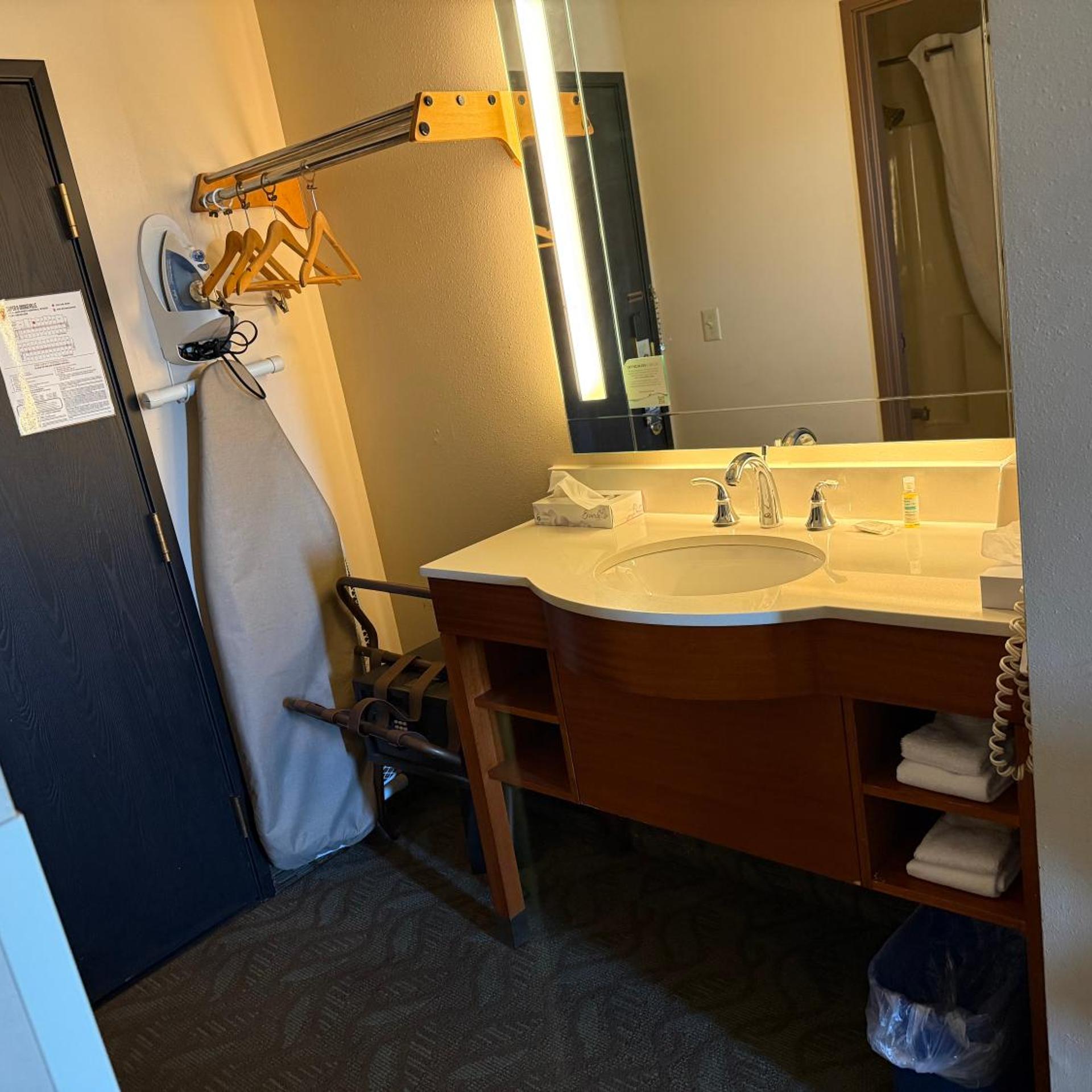 Dodgeville Inn & Suites 43/44