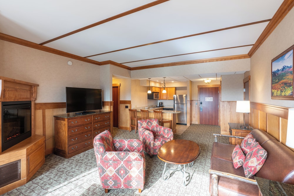 Crowne Plaza Lake Placid 46/67