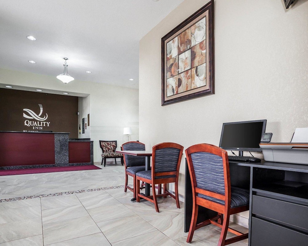 Quality Inn & Suites Altoona - Des Moines 30/33